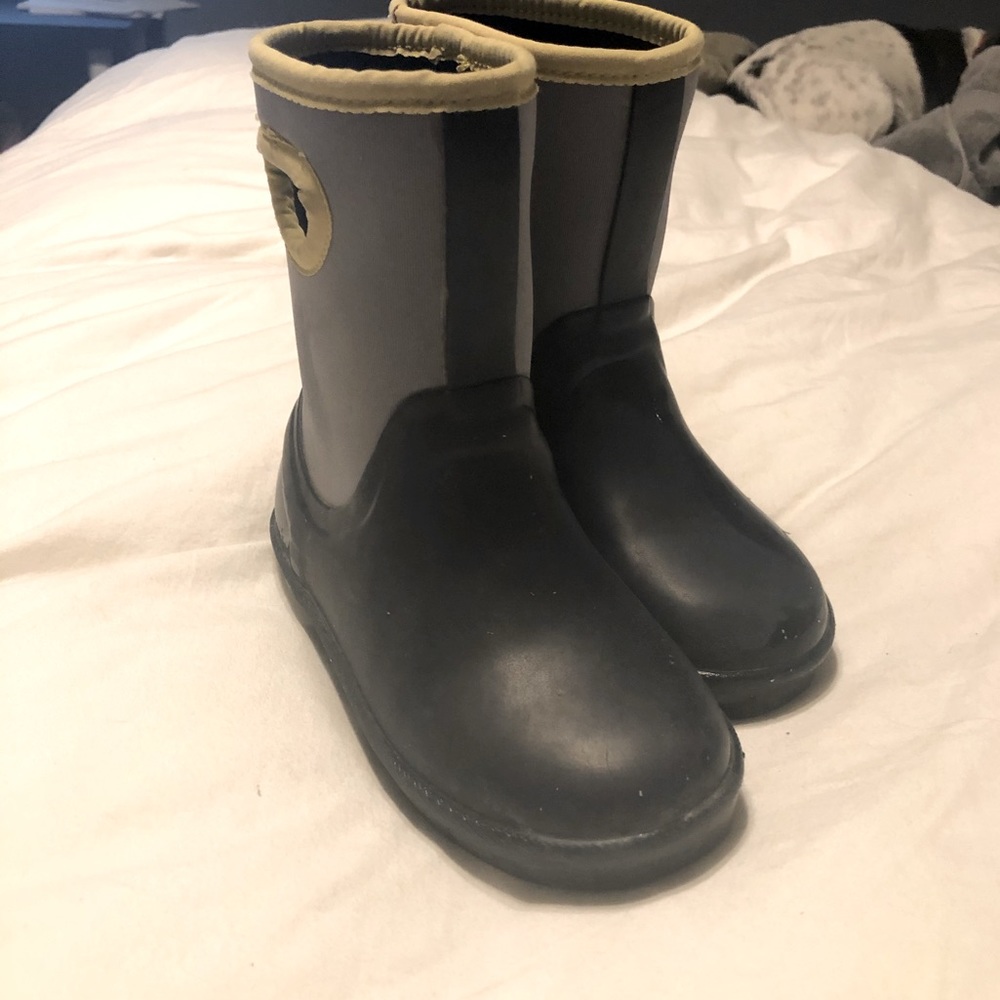 Kids UGG rain boots